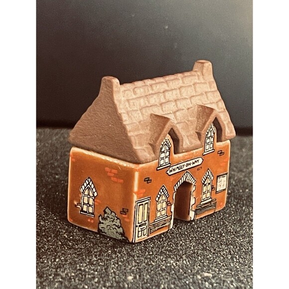 Lot of 4 VTG Wade England Whimsie-on-Why Village Houses + 1 Damaged Please READ - Picture 3 of 12